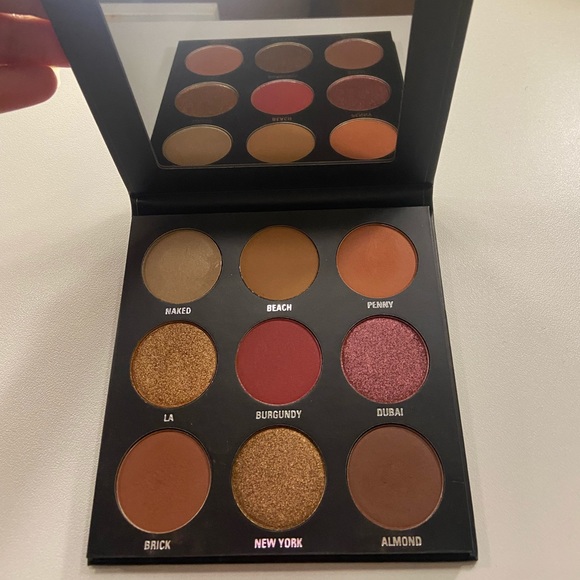 Kylie Jenner pressed powder palette - Picture 1 of 3